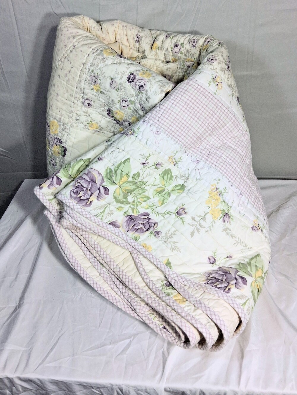 Floral "102" X 90" Vintage Shabby Chic Lavender and Yellow Geometric Quilt - Picture 7 of 16